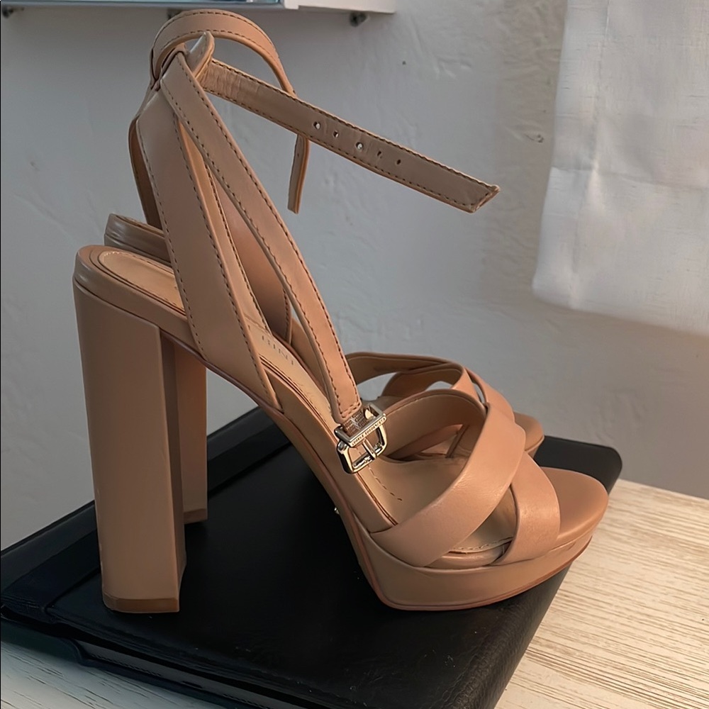 Gianni Bini Tan Strappy Heels SZ 5 - Picture 3 of 3